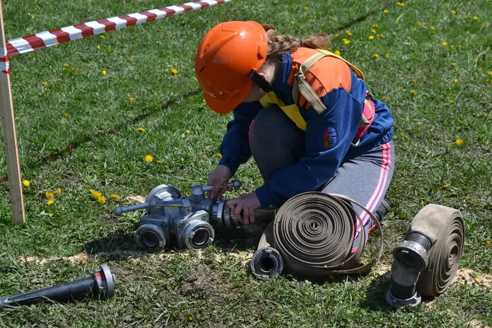 FOTO Elevii din Harghita s-au întrecut la un concurs organizat de pompieri