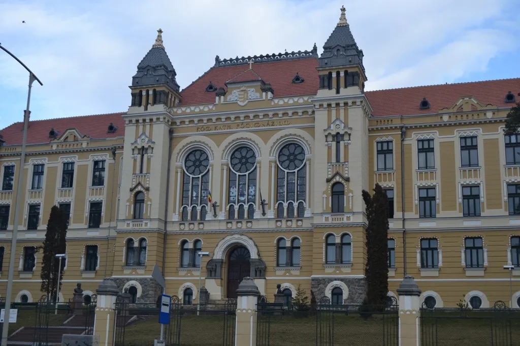 Peste 300 de elevi maghiari la un concurs de limba română