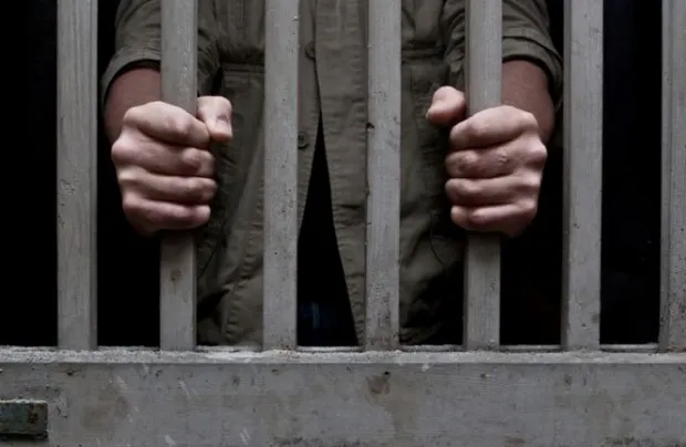 Deţinut îndrăgostit de femeia-psiholog a penitenciarului Miecurea Ciuc, condamnat la 9 ani de închisoare