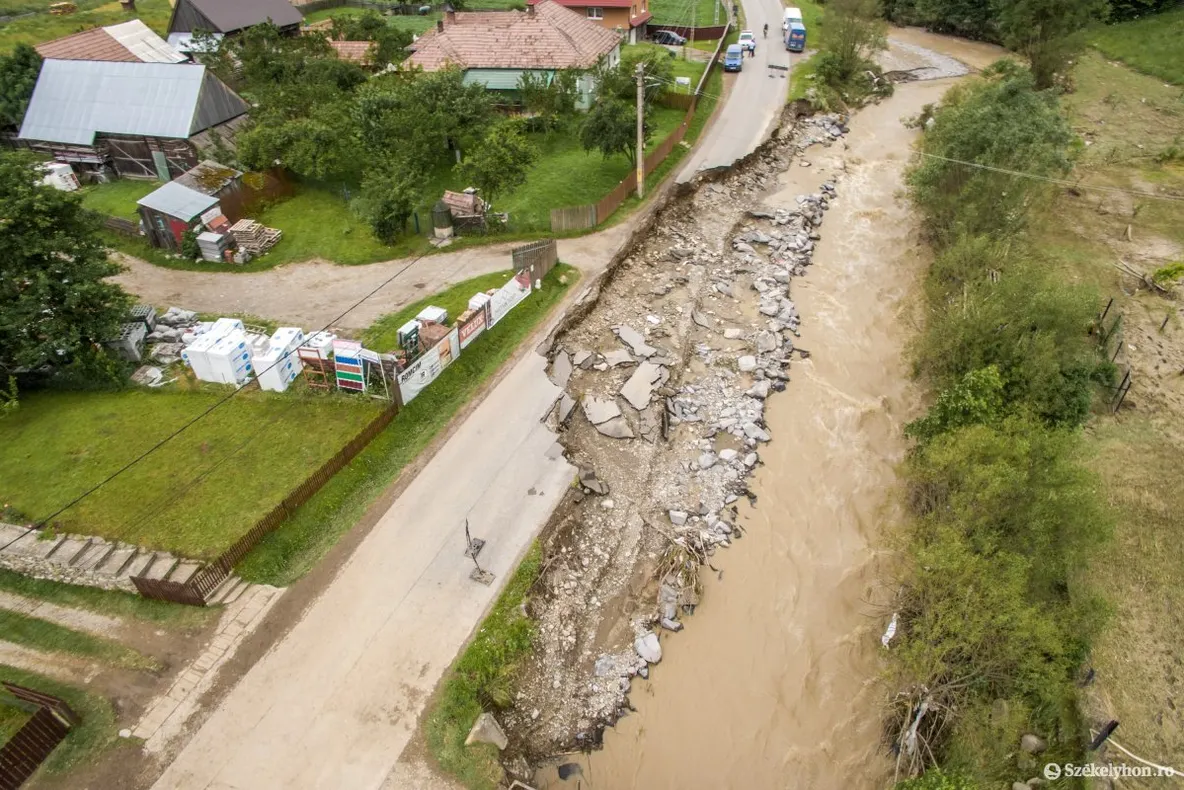 FOTO - VIDEO Cum arată zona afectată de viitură, la Sânmartin