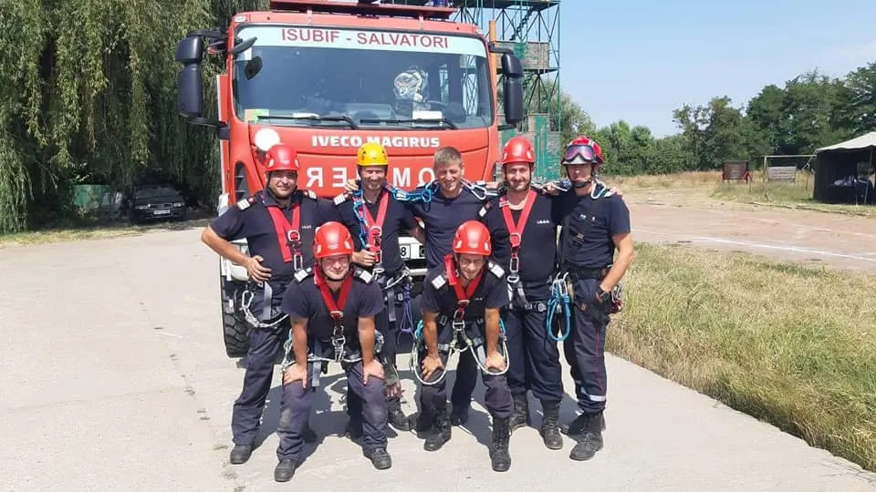 Pompierii harghiteni fac cursuri de alpinist de intervenție