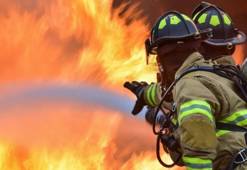 Incendiu la o casă din Miercurea Ciuc. 3 victime cu arsuri transportate la spital