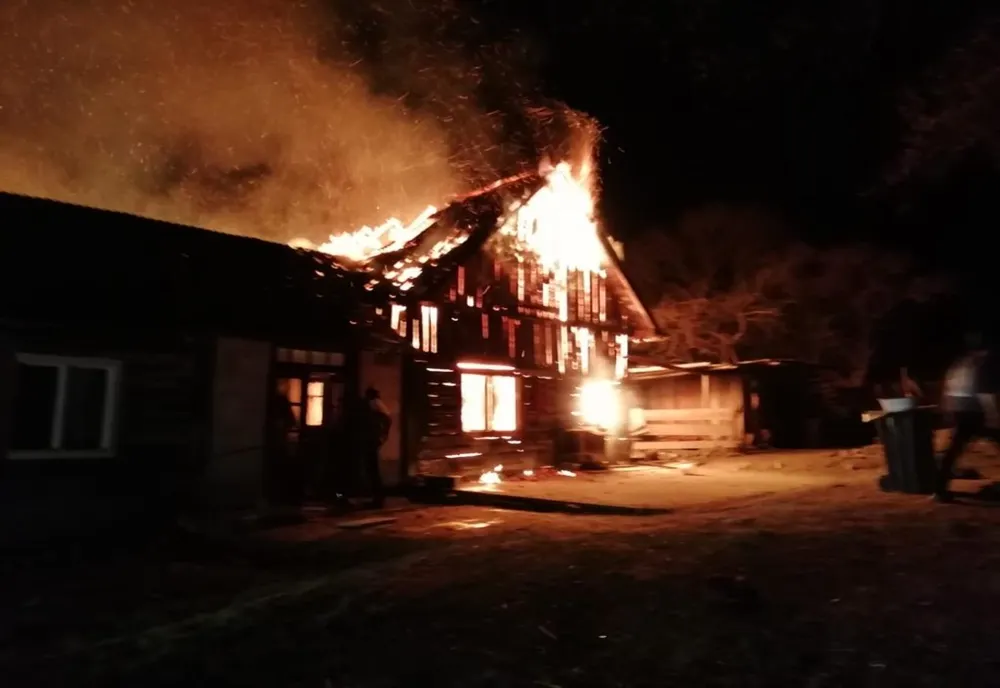 UPDATE! Incendiu la o șură cu grajd din Șimionești. 5 oi moarte