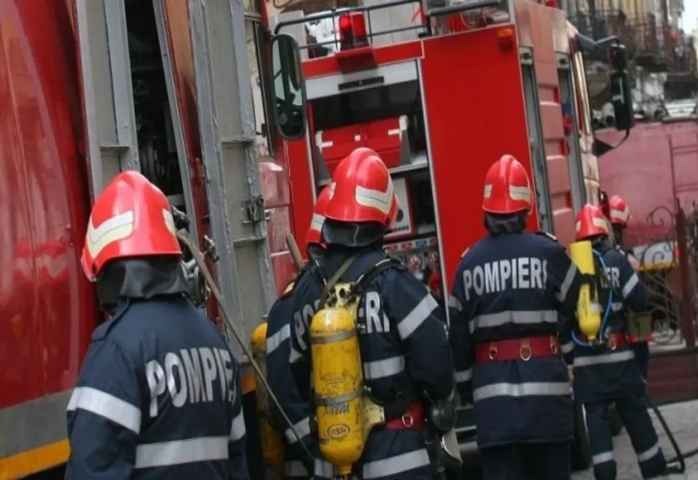 Week-end plin pentru pompierii harghiteni: 7 incendii şi 23 de intervenții, dintre care 13 pentru acordarea asistenței medicale de urgență