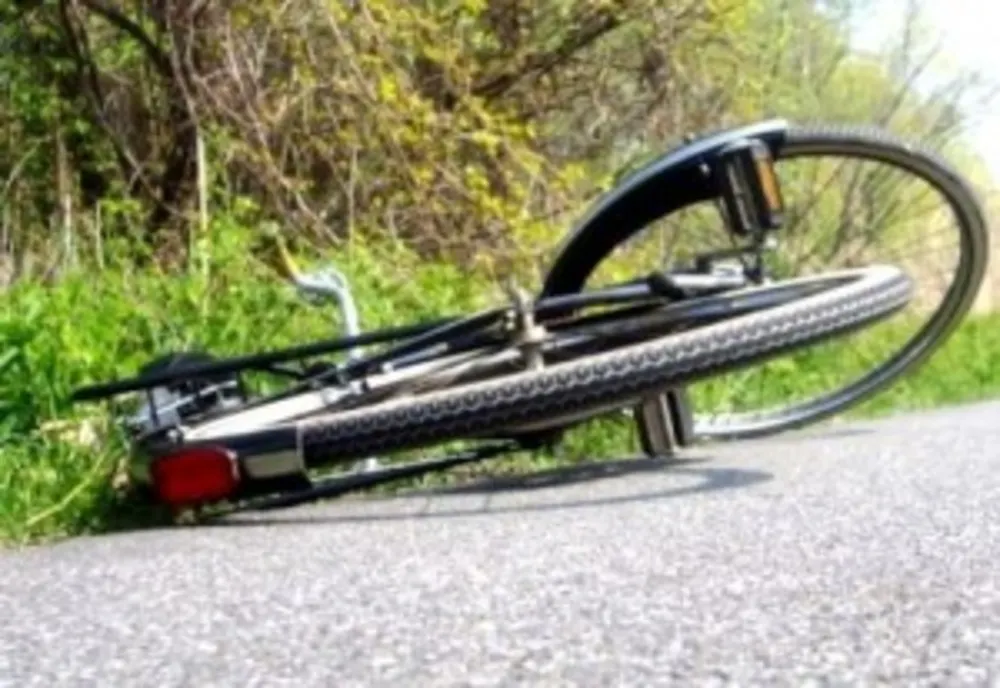A căzut de pe bicicletă şi a murit!
