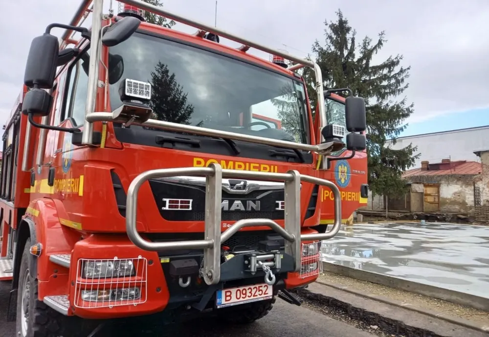 3 case afectate de un incendiu