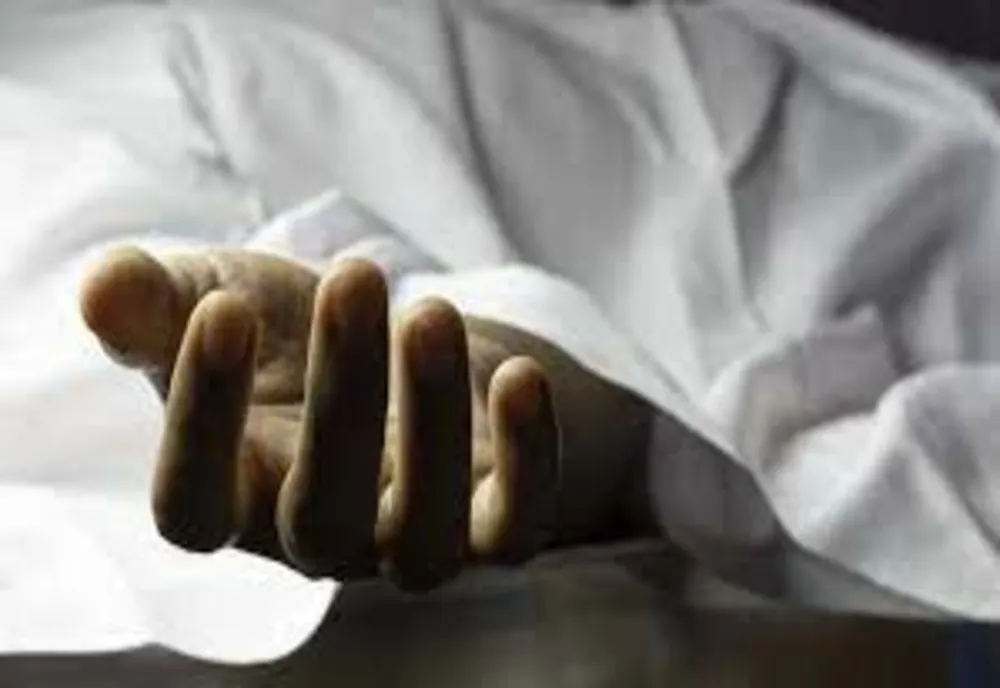 Şofer mort după ce s-a răsturnat cu autoutilitara