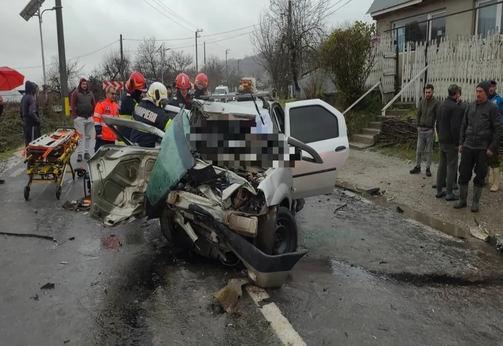 IMPACT nimicitor în Bacău! Un șofer a murit pe loc