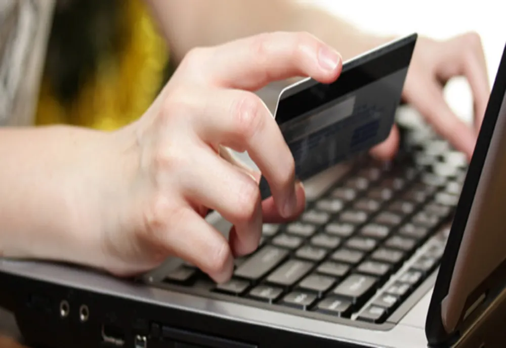 ATENȚIE LA  ,,MAGIA” SĂRBĂTORILOR! -sfaturi pentru siguranța cumpărăturilor online