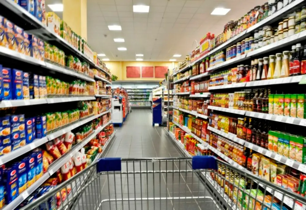 PREȚURI de coșmar la alimentele de bază ale românilor: oamenii, tot mai împovărați. Reacția HALUCINANTĂ a ministrului Petre Daea