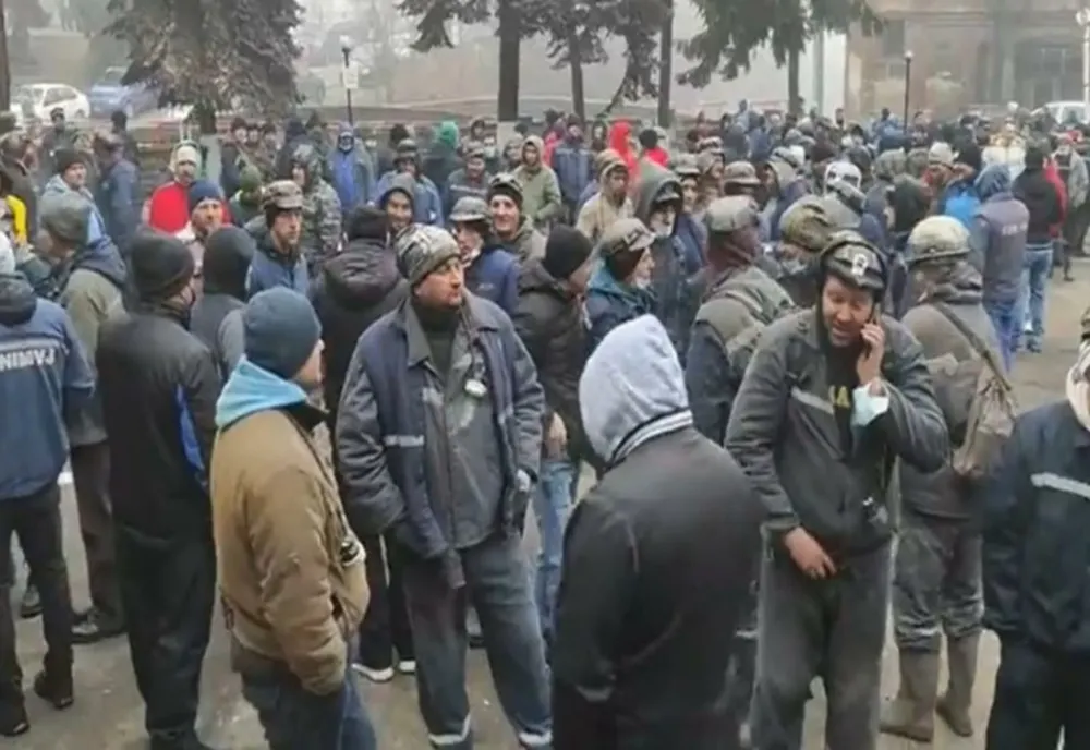 Minerii din Valea Jiului amenință cu proteste și greva foamei