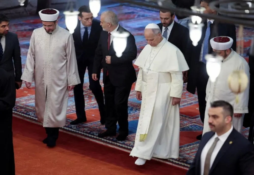 Papa Leon, prima vizită la un lăcaș de cult musulman. A vizitat Moscheea Albastră din Istanbul
