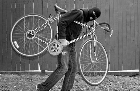 S-a ales cu dosar penal după ce a furat o bicicletă