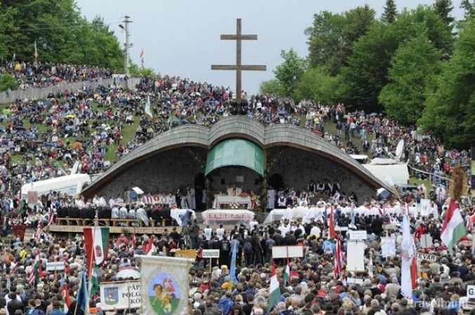 Altarul de la Şumuleu Ciuc, unde vine Papa Francisc, se renovează
