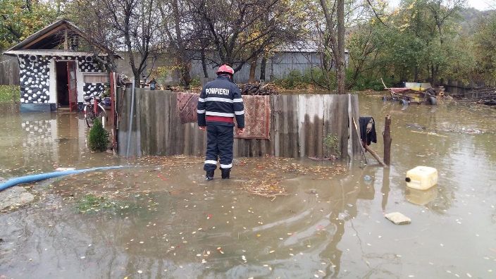 Gospodării inundate în Harghita. 70 de beciuri inundate în Suseni și Ciumani
