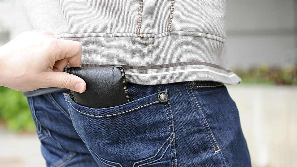 Doi tineri din Miercurea Ciuc au furat un portofel cu peste 4.000 de lei