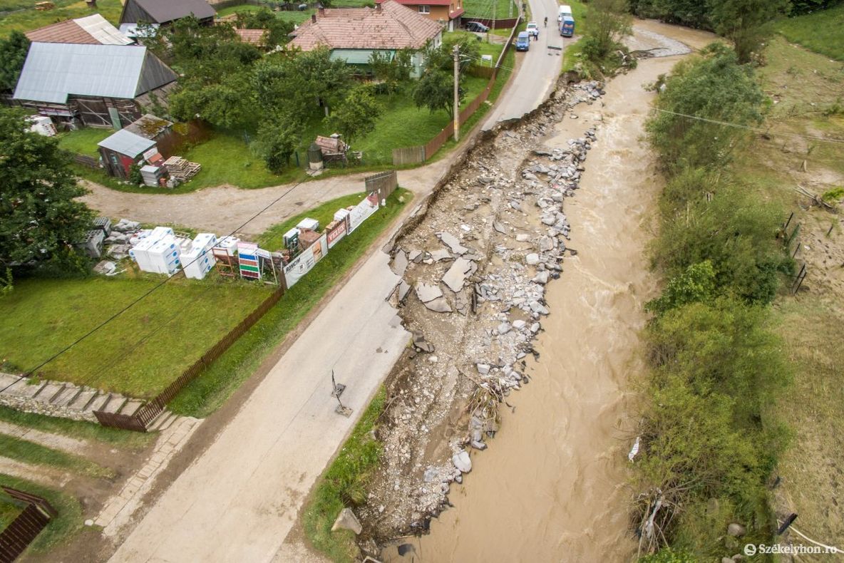 FOTO - VIDEO Cum arată zona afectată de viitură, la Sânmartin