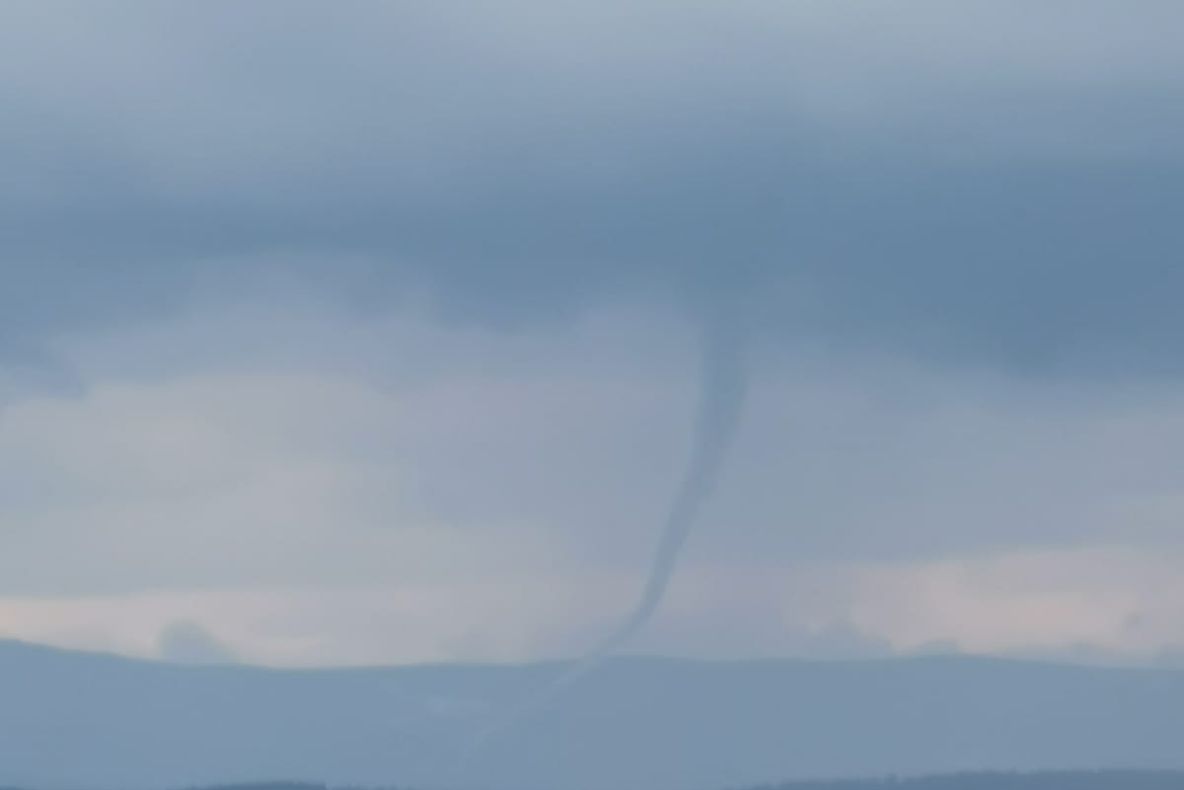 FOTO - VIDEO A fost tornadă lângă Miercurea Ciuc
