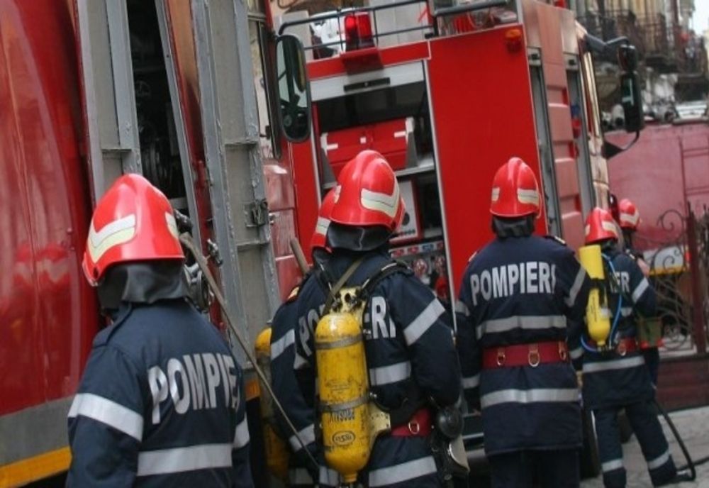 Week-end plin pentru pompierii harghiteni: 7 incendii şi 23 de intervenții, dintre care 13 pentru acordarea asistenței medicale de urgență