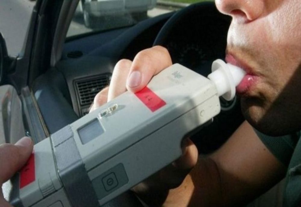 Şofer din Miercurea Ciuc, băut la volan. Pasagera din dreapta avea o alcoolemie de peste 1,00 mg/l în aerul expirat