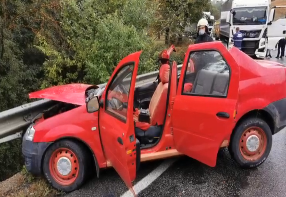 FOTO | Grav accident între Cluj-Napoca şi Oradea! O persoană a murit, alta este grav rănită