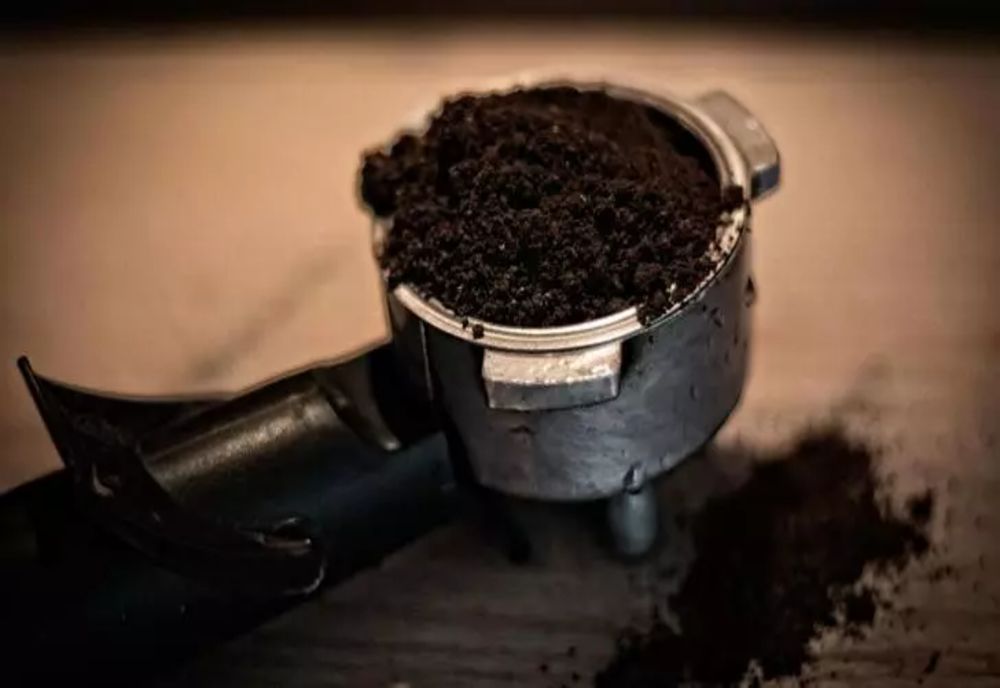 Zațul de cafea, remediul-minune care te scapă de celulită. Iată cum îl prepari și cum îl aplici pe piele