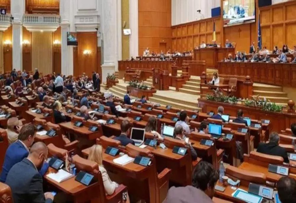 UDMR a renunțat la ideea majorării indemnizației demnitarilor. Ce vor vota marți deputații