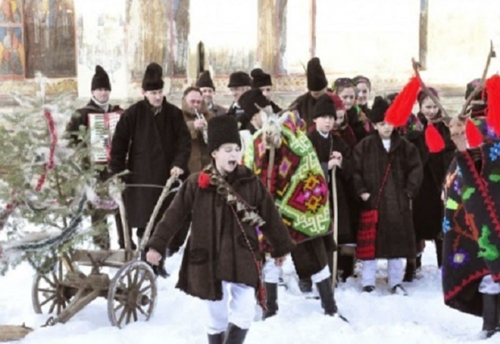 Superstiţii de Anul Nou la români: Vâsc, struguri şi smochine pe masă, pentru belşug şi noroc