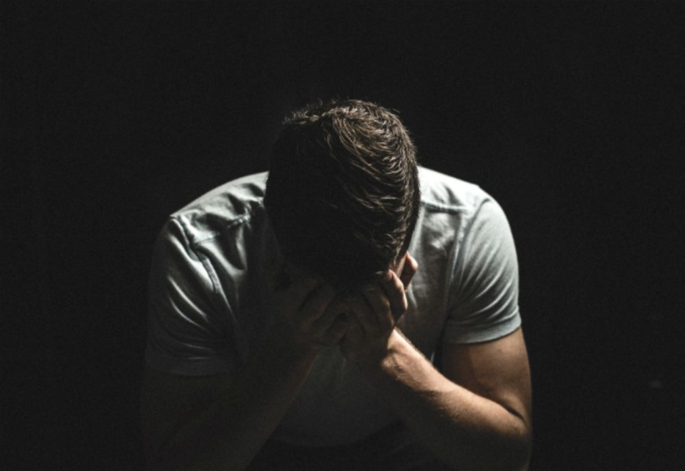 De ce bărbații nu pot să-și exprime sentimentele ca femeile