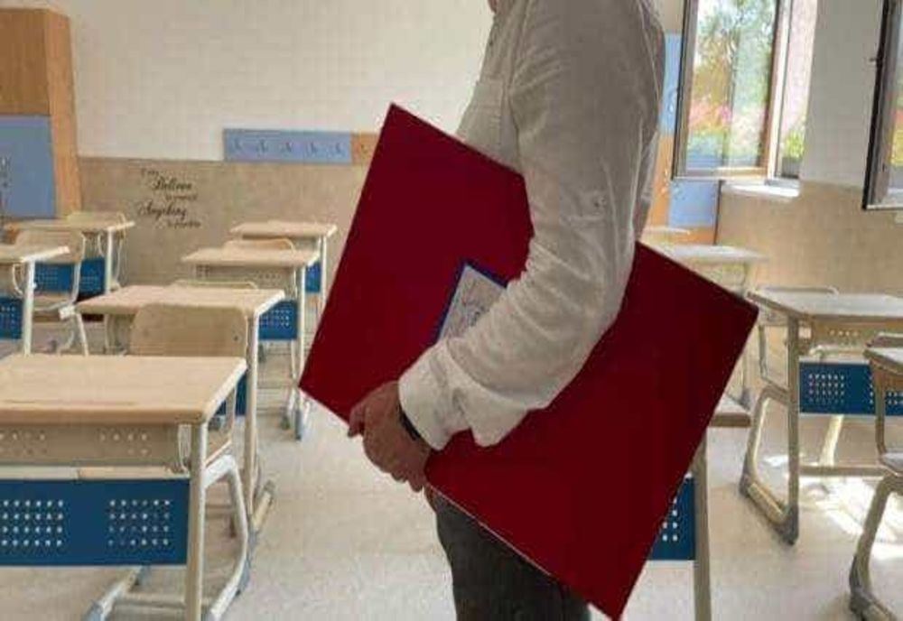 Profesor din Iași, acuzat că a violat o studentă chiar în biroul său. Scenele ar fi fost surprinse de camerele de supraveghere