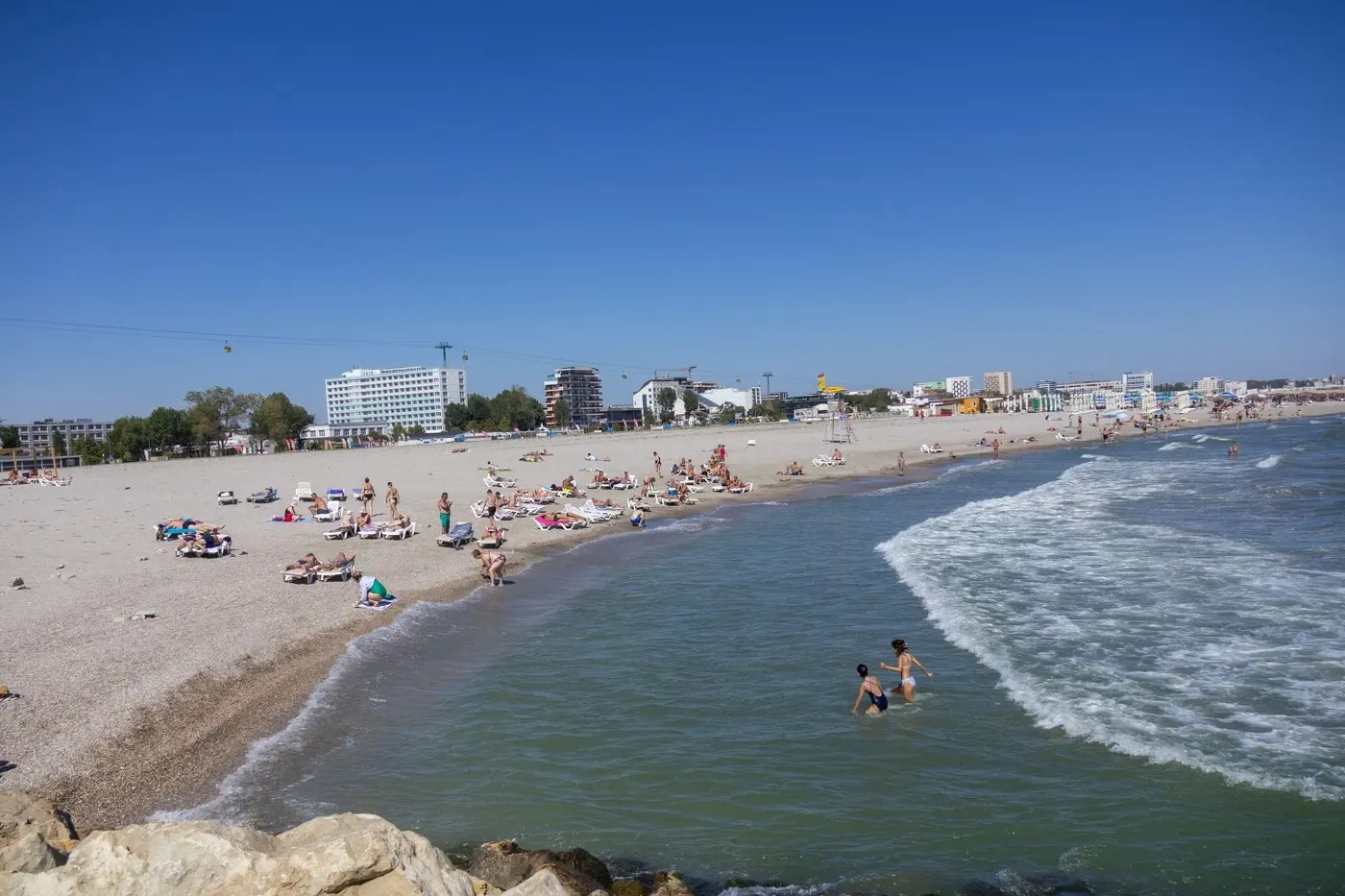 Eforie Nord, luată cu asalt de turiști. Peste 75.000 de oameni au ajuns pe litoral în primul weekend din iulie