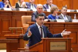 George Simion a acuzat „35 de ani de trădare” și a BOICOTAT ședința de învestitură a lui Veștea. Deputații AUR au părăsit sala în masă!
