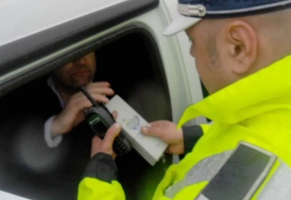 Fără permis şi cu 0,85 mg/l în aerul expirat, pe un drum din judeţul Harghita