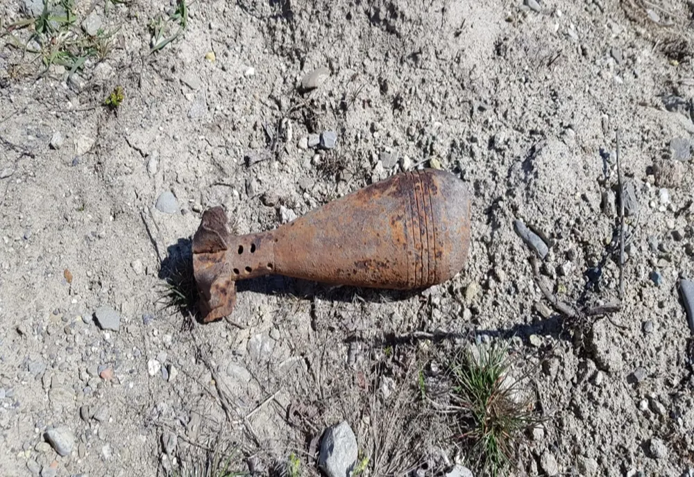 Muniție din al Doilea Război Mondial, găsită la marginea drumului, în Mirecurea Ciuc