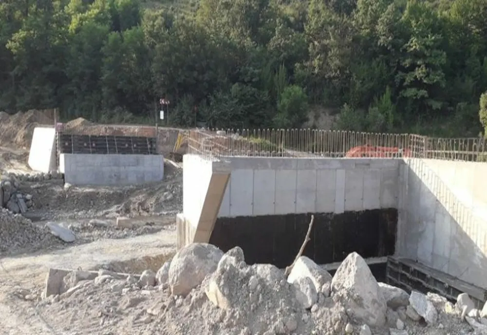 Circulație închisă pe podul de la Dejuțiu