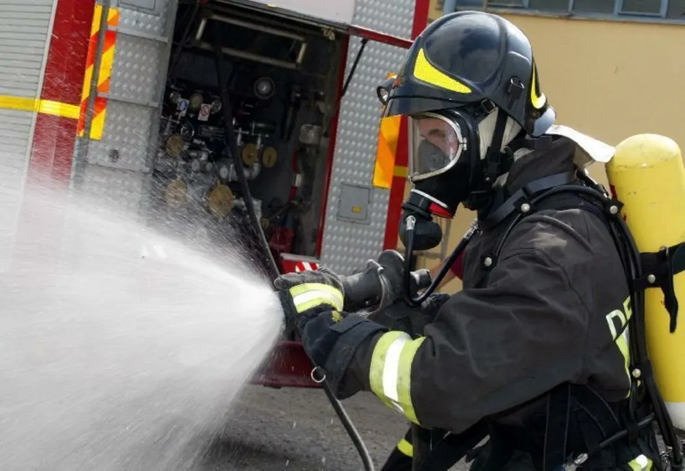 Incendiu provocat de copiii care s-au jucat cu focul!