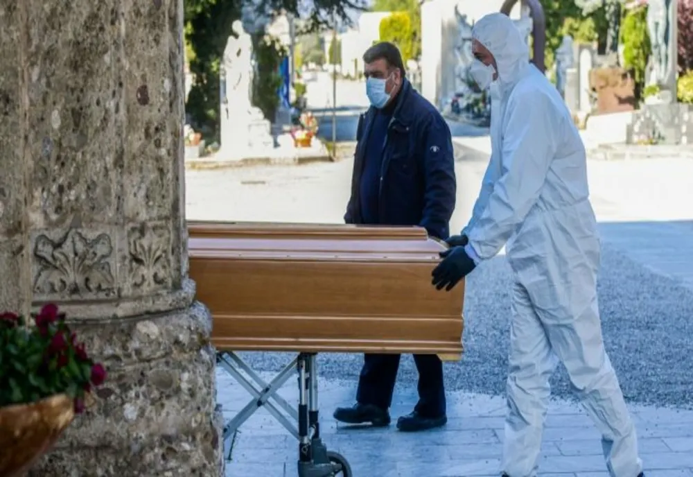 Trei tineri nevaccinați, cu comorbidități, au murit la Iași, Galați și Harghita, din cauza COVID-19