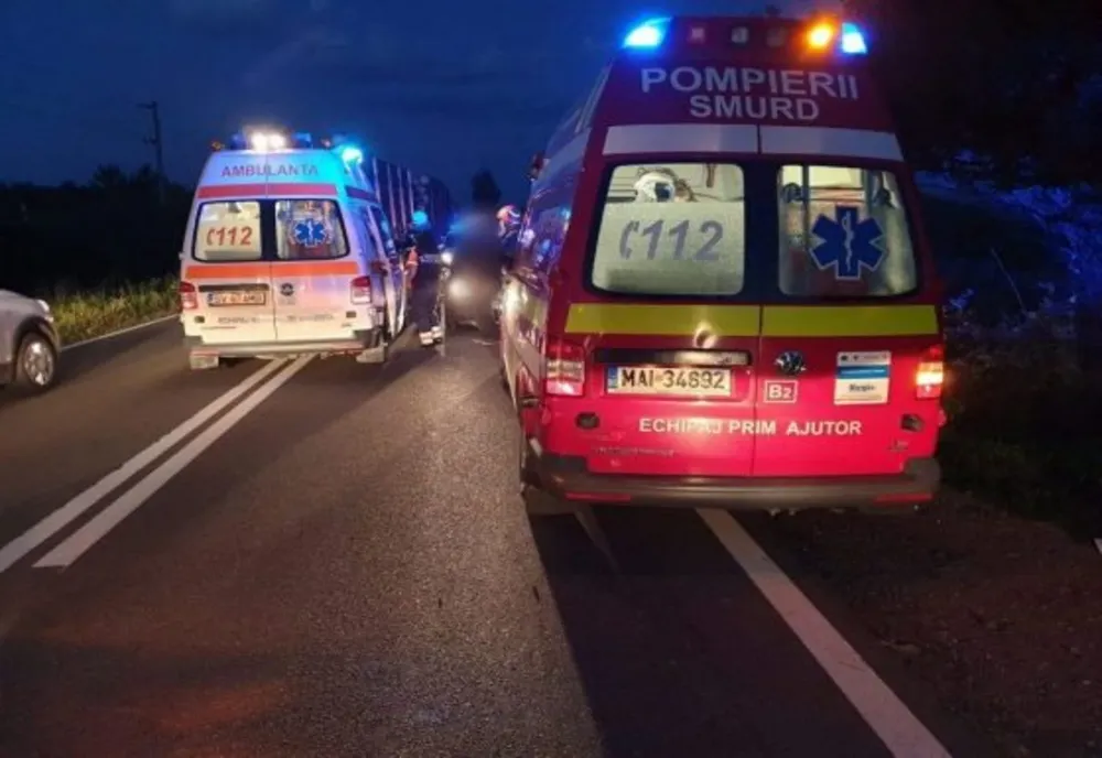 Trei harghiteni, răniți după ce microbuzul în care se aflau a lovit o casă dintr-o localitate din Sibiu