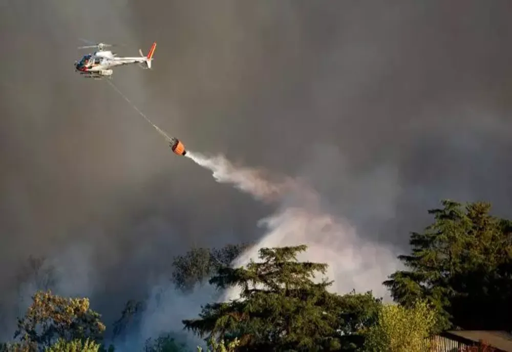 Stare de urgență la Roma. Un incendiu a izbucnit într-un parc de lângă celebrul Colosseum VIDEO/FOTO