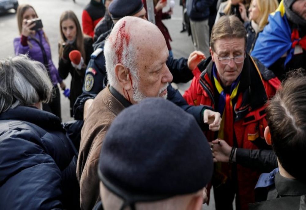 Violențe în Piața Universității din capitală. Gelu Voican Voiculescu, rănit de revoluționari