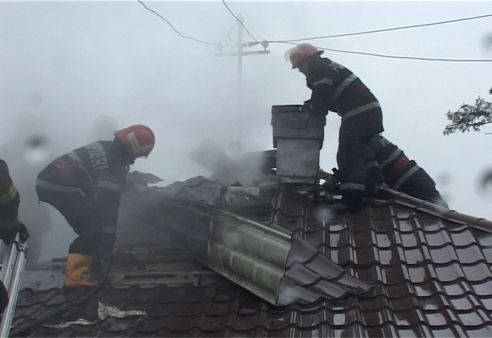 ISU Harghita: „Coş de fum defect sau necurăţat de funingine, una dintre cele mai întâlnite cauze ale izbucnirii incendiilor la locuinţe”