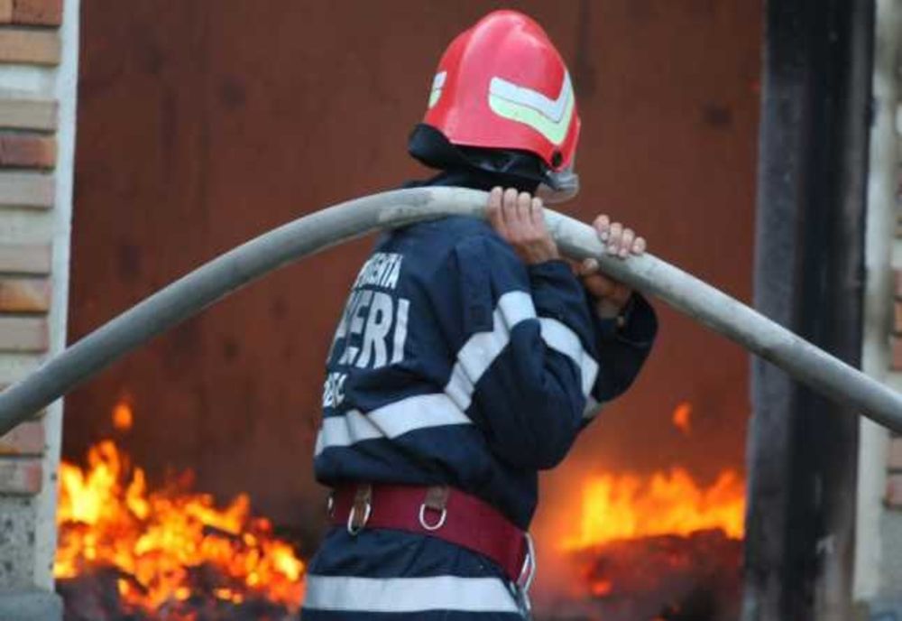 Incendiu luni seara la un bloc din Toplița