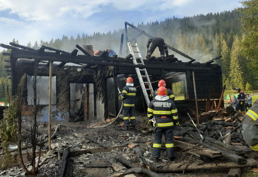 Au rămas fără acoperiș deasupra capului! Proprietarii au suferit atac de panică