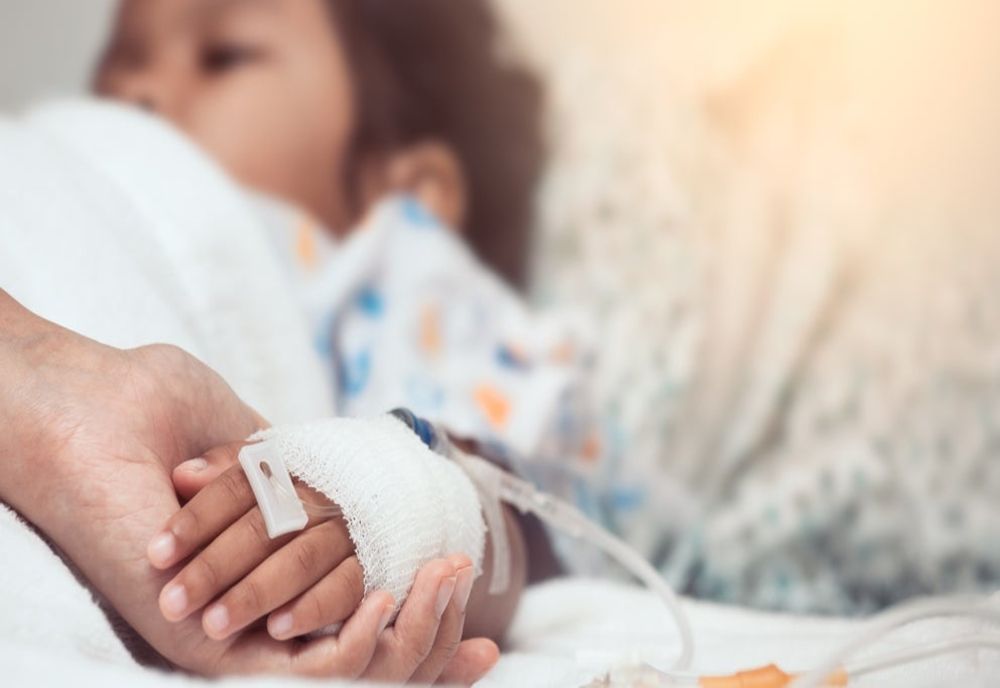 Părinții care au Covid pot fi tratați în secțiile de pediatrie dacă sunt internați cu copiii lor