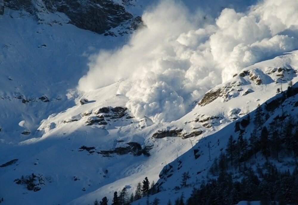 RISC de avalanșă în mai multe masive: Harta zonelor periculoase 