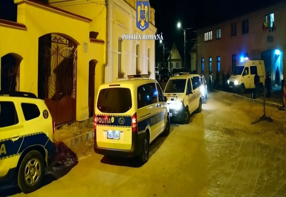 32 de percheziții la persoane acuzate de șantaj și camătă VIDEO