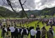 Mai mulţi oameni au protestat la cimitirul din Valea Uzului