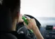 Un tânăr care trebuia să stea în carantină a plecat, băut, cu mașina la plimbare, fără permis de conducere