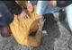 VIDEO Prins în flagrant în timp ce primea 300 de lei