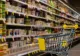 Român de 19 ani, reținut în Italia după ce a încercat să fure produse de lux dintr-un supermarket